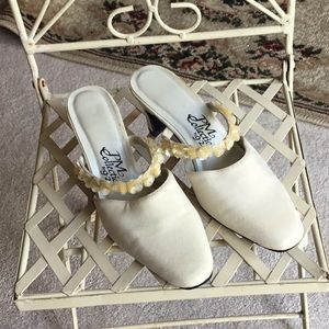 Cream mules sz 6 NWOT